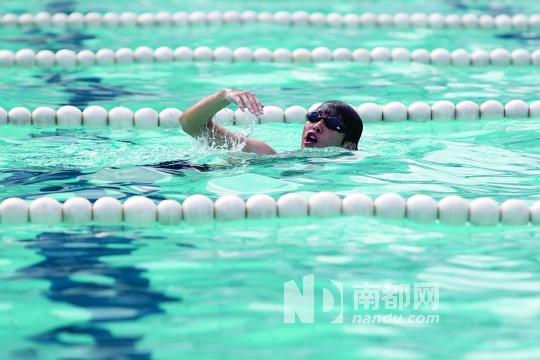 户县体育场有游泳的吗